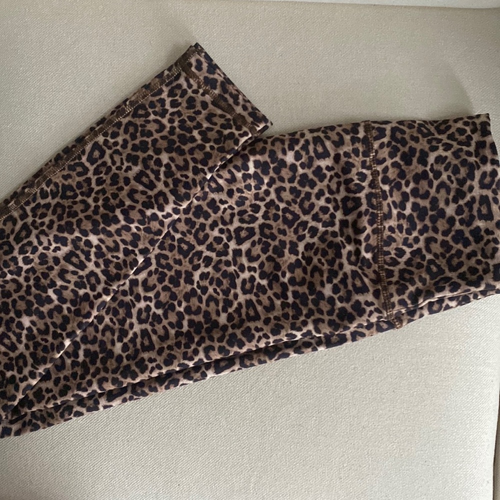 Cheetah print leggings 🐆